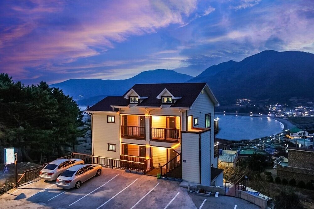 Hotel Geoje Cheongsol Pension