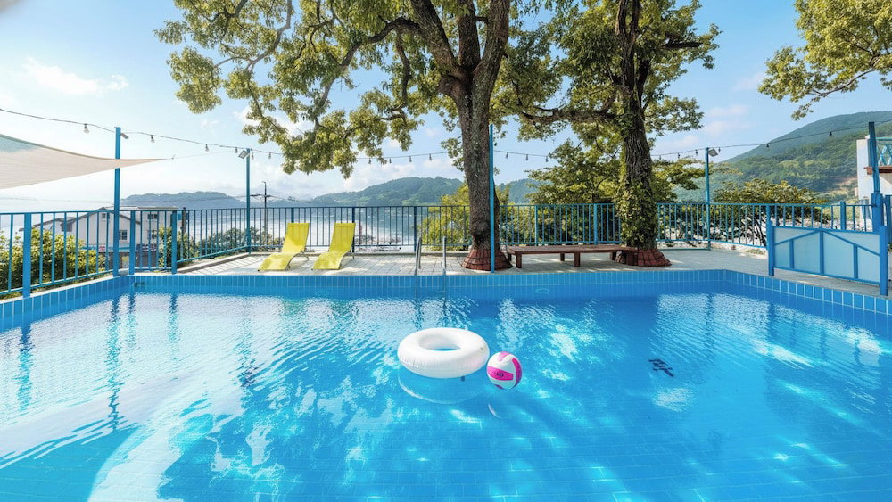Hotel Tongyoung Blue House Spa Pension