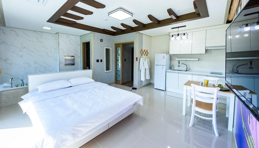 Hotel Yeosu Sora Noeul Pension