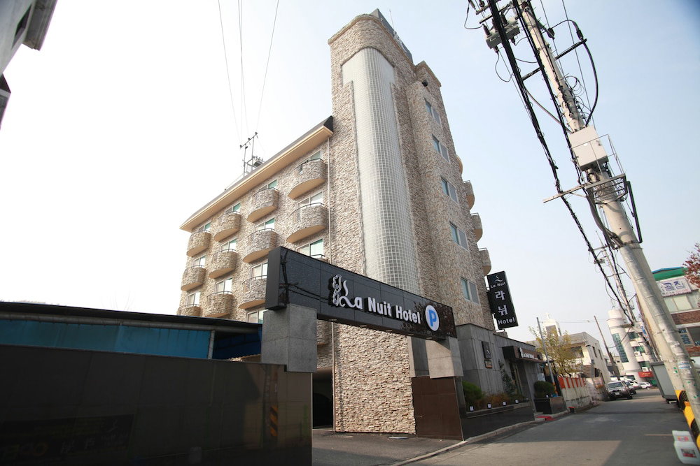 Hotel La Nuit Hotel