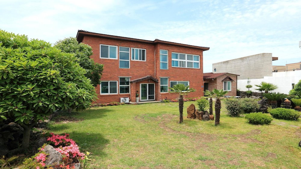 Hotel Jeju Ophirhouse Pension