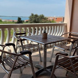 Hotel Apartments Bernarda cazare Nin