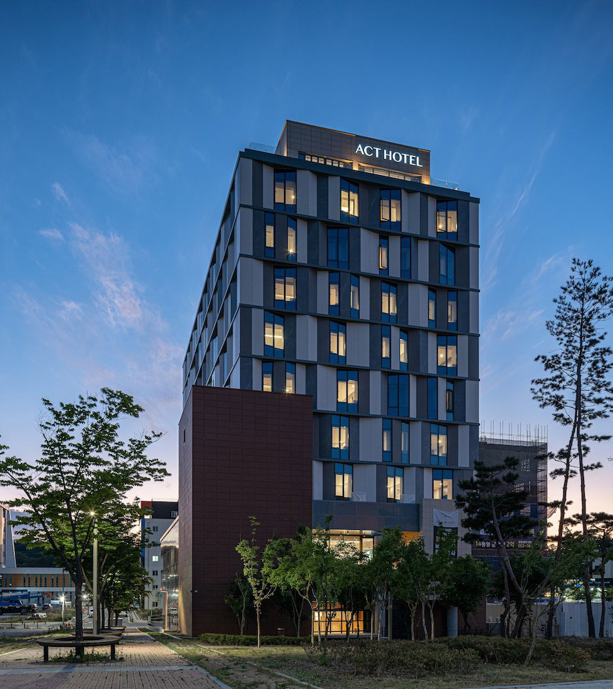 Hotel Act Hotel