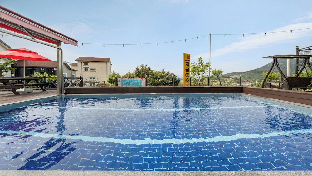 Hotel Jigeum Yeosu Ocean View Pension