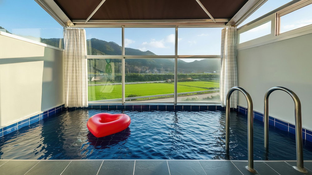 Hotel Gyeongju Modern Pool Villa
