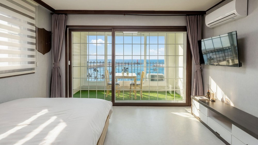 Hotel Beautiful Sea Pet-Frie Pension, Yangyang