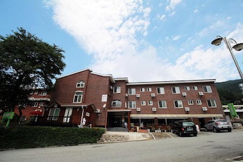 Hotel The Red House - Hostel