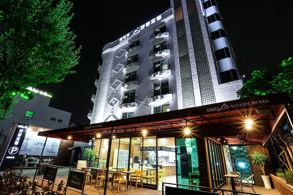 Hotel White Tourist Hotel