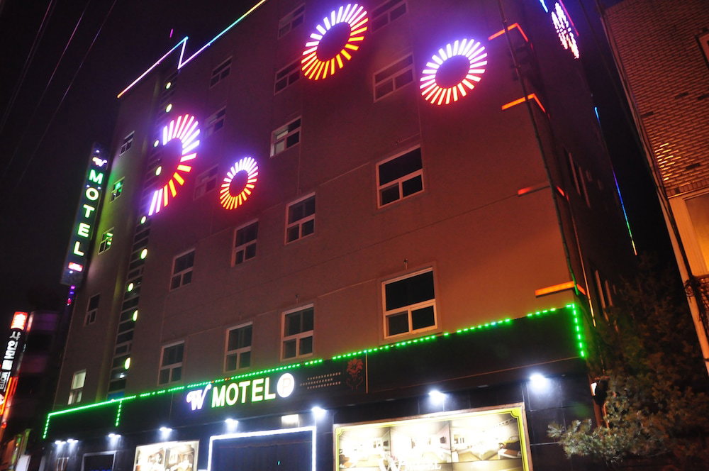 Hotel W Motel