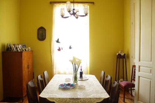 Kyra Vintage House