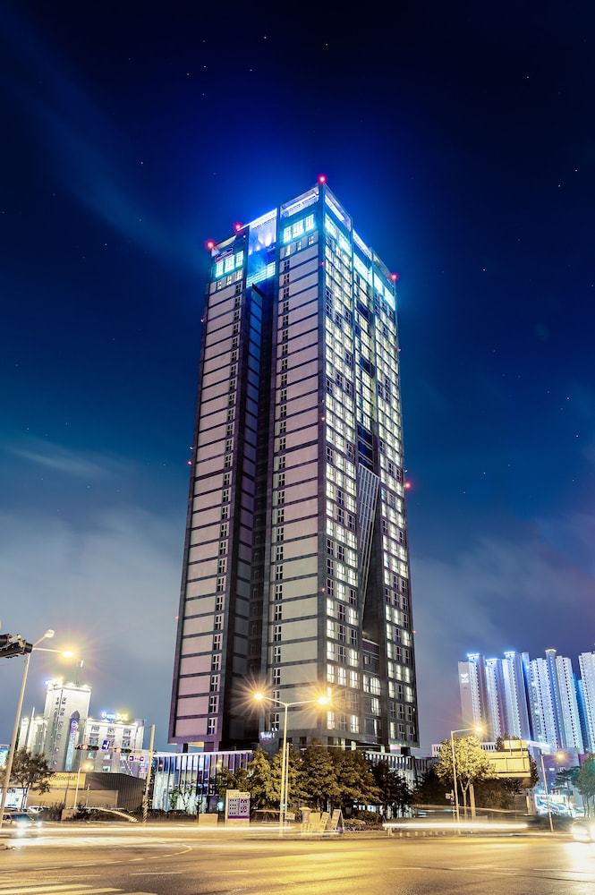 Hotel J-One Hotel