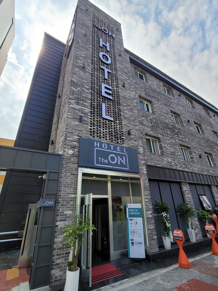 Hotel The On