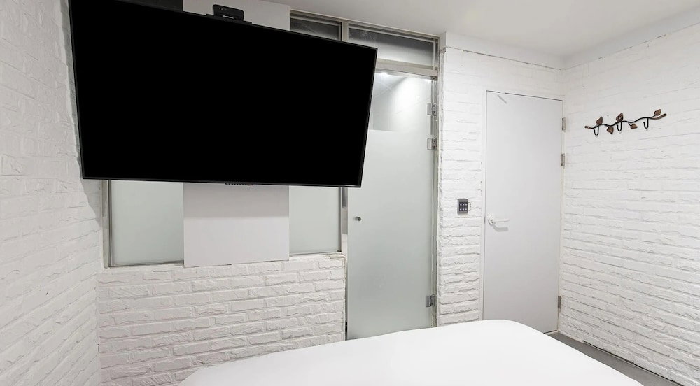 Hotel Artichoke Hotel