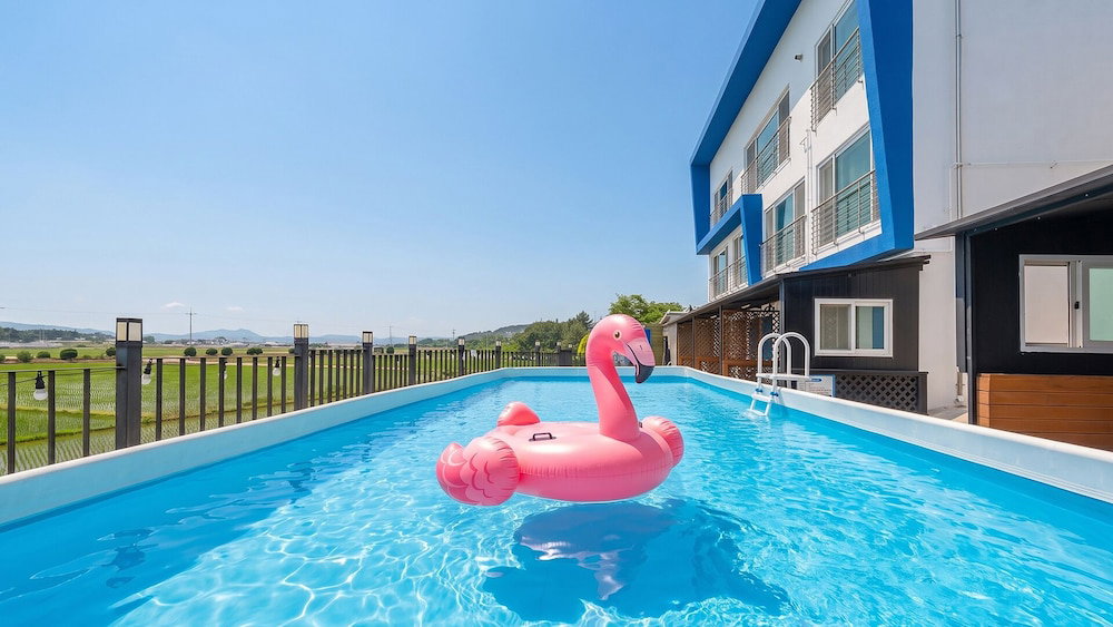 Hotel Yeongdeok January And February Pension