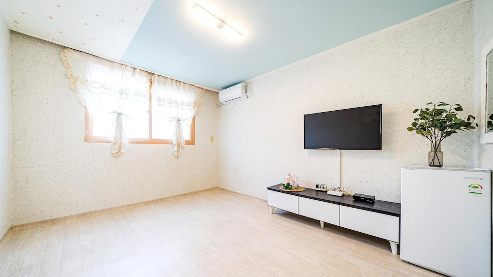 Hotel Gangchon Pine Hill Pension