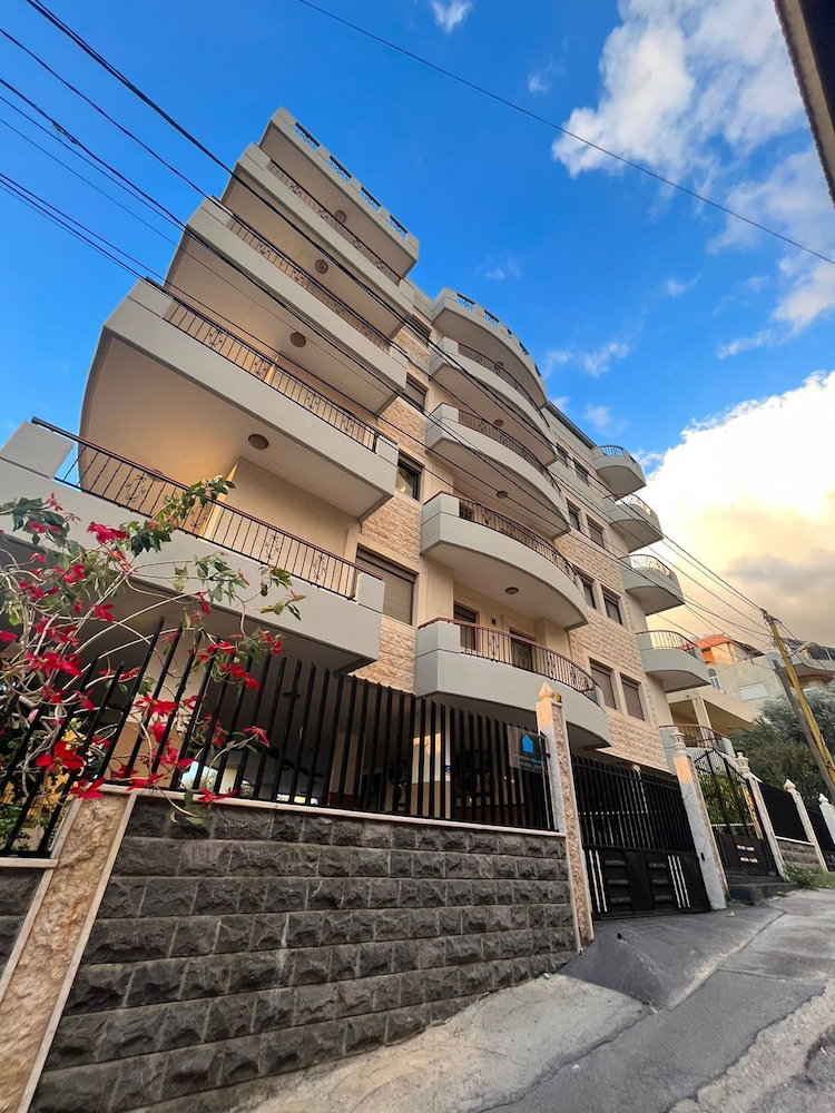 Hotel Akl - Chic Apts & Balconies In Batroun