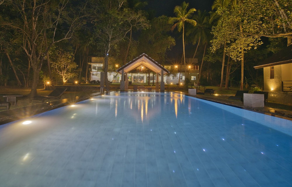 Hotel Athena Lake By Seedevi