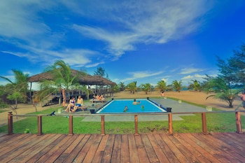 Hotel Paper Moon Kudils