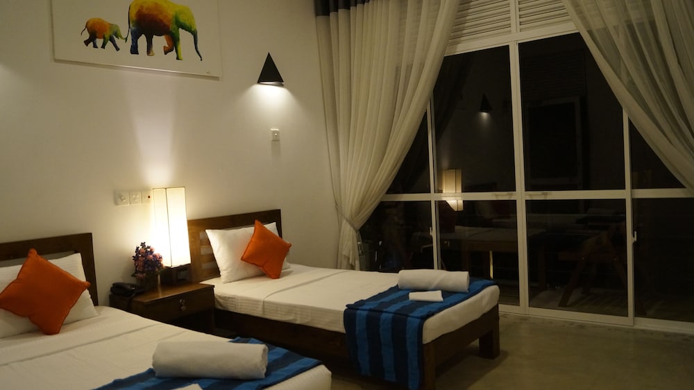 Hotel Athgira