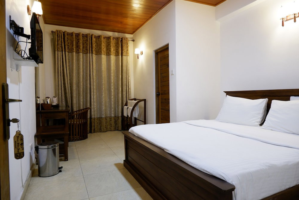 Riverside Inn Hotel