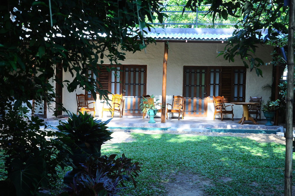 Hotel Dinstar Safari Lodge Udawalawa