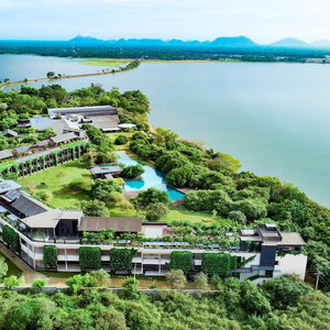 Hotel Doubletree By Hilton Weerawila Rajawarna Resort cazare Tissamaharama