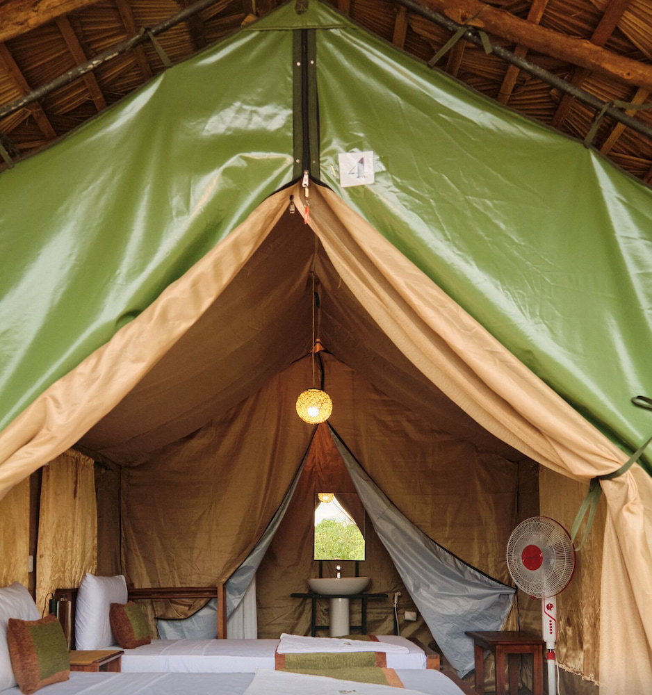 Forest Lodge Eco Camp