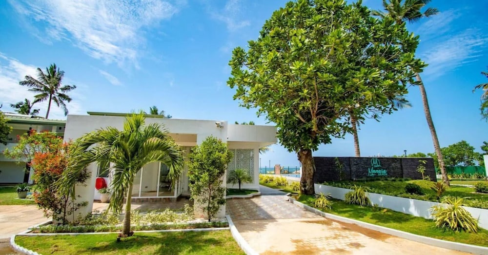 Hotel Manara Beach Resort