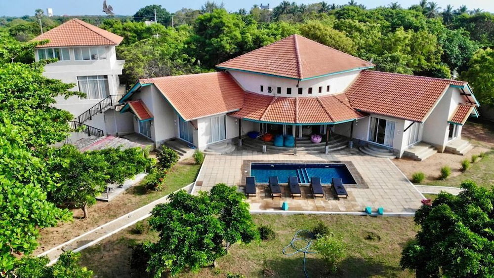 Hotel Kay Jay Beach House - Pasikudha