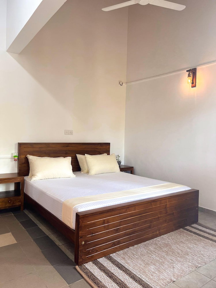 Hummus Hotel Hikkaduwa