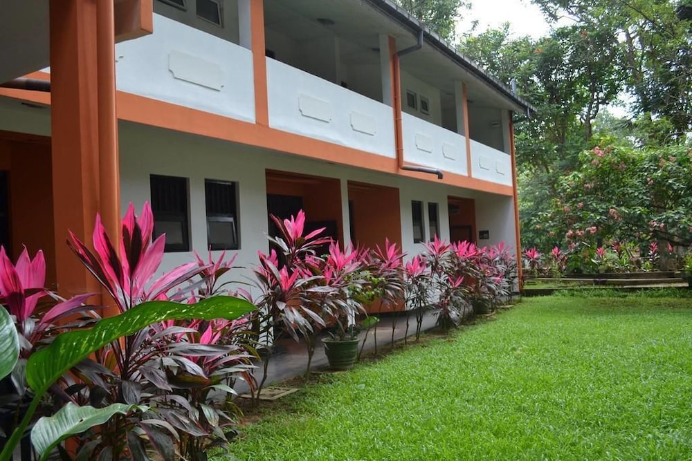 Hotel Wood Side Tour Inn