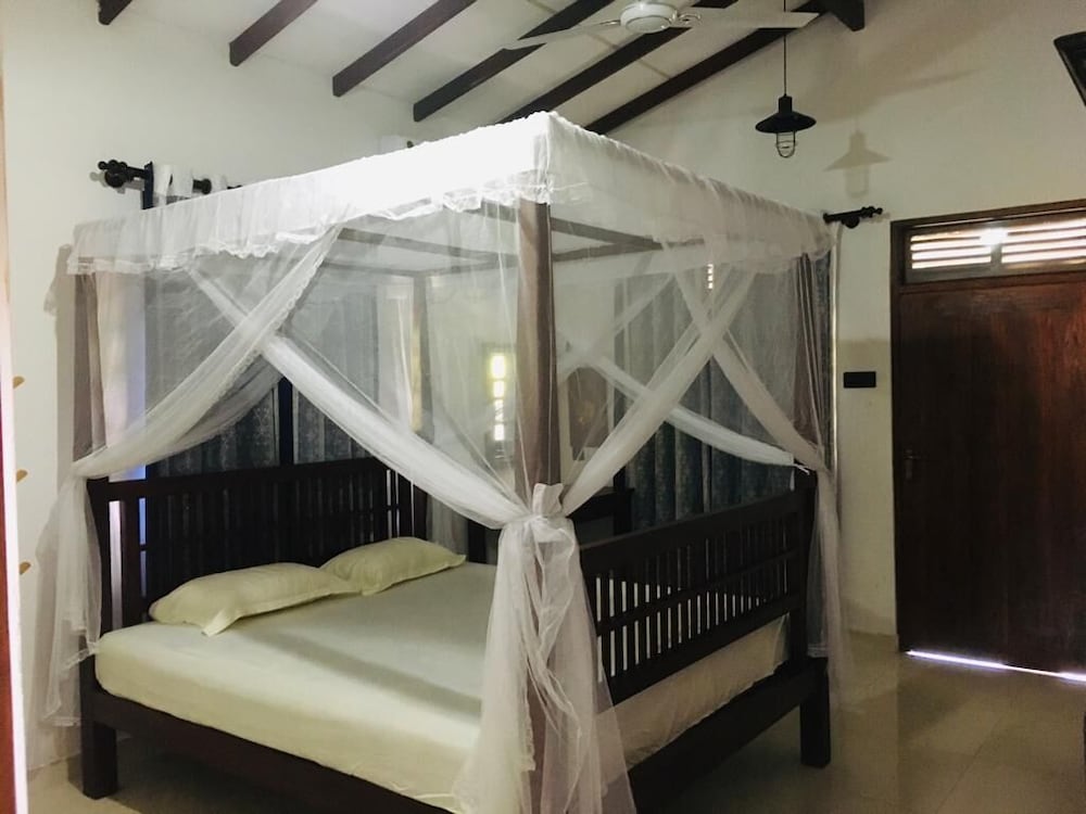 Hotel Sathis Villa