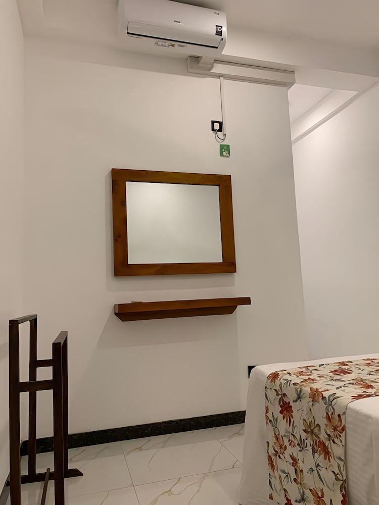 Hotel Shelo Transit Hotel
