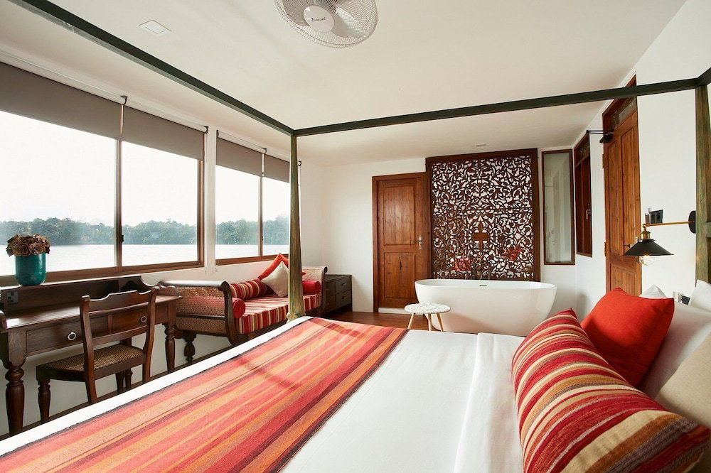 Houseboats By Dae Colombo