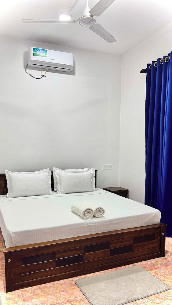 Jay Lux Apartments Negombo