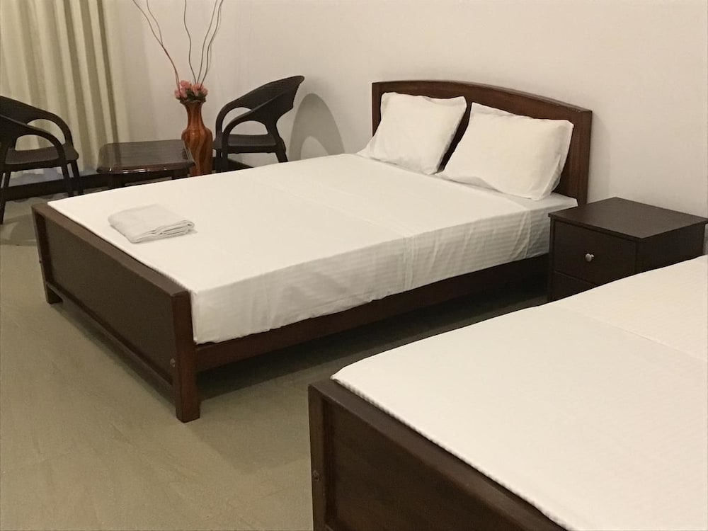 Hotel Canalside Villa & Guest House