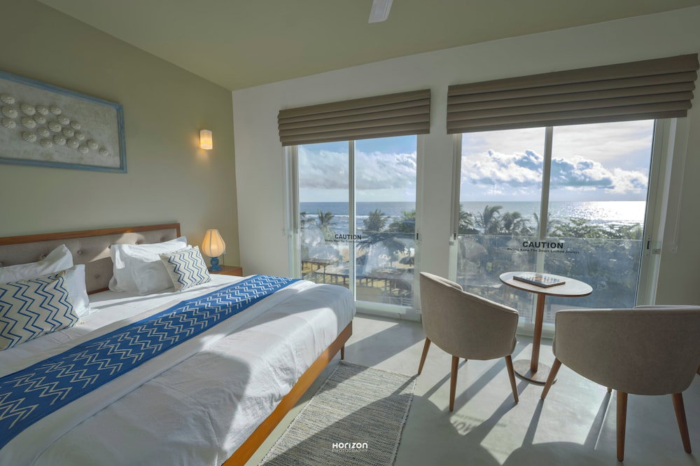 Hotel 50 By The Sea