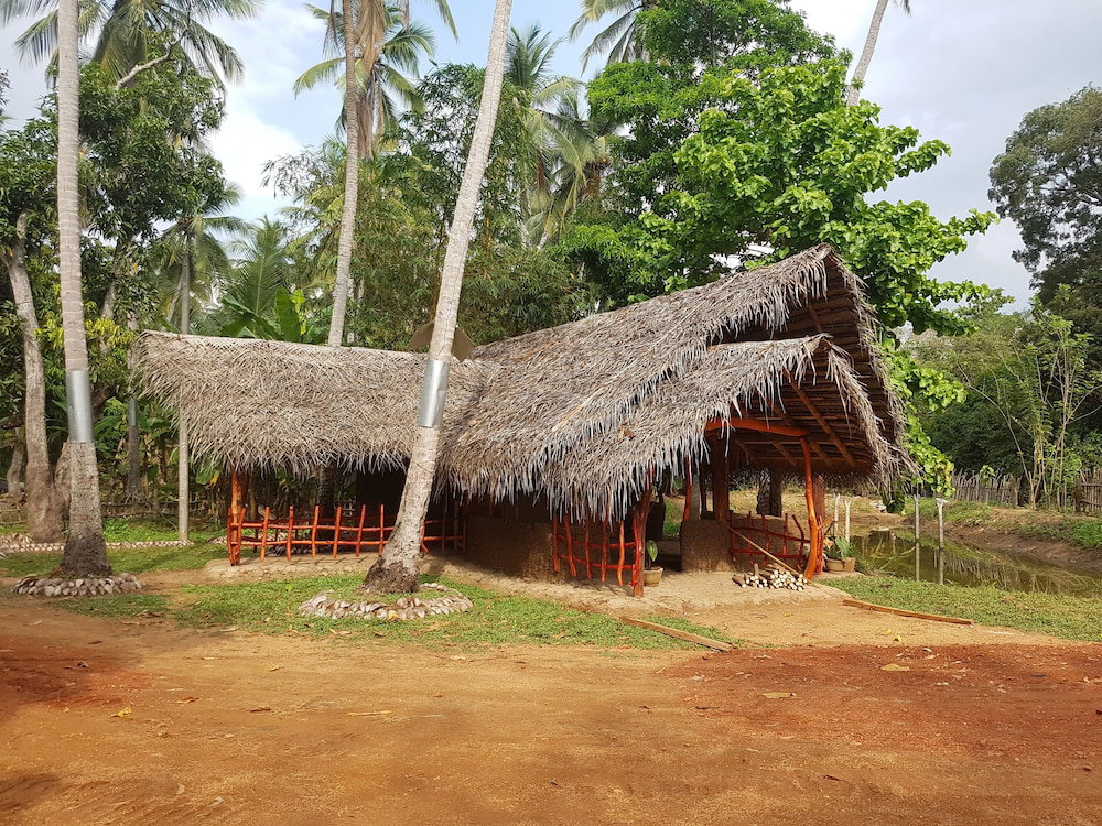 Hotel Monara Arana Eco Village And Farm Resort - Hostel