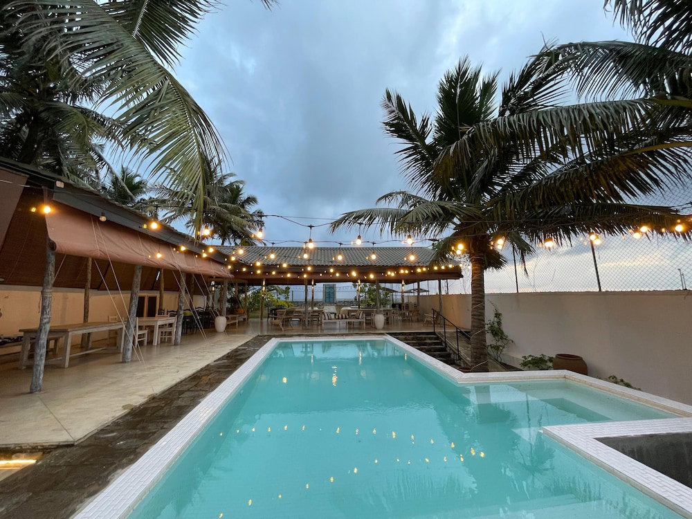 Hotel Chelsi Blu By The Governor