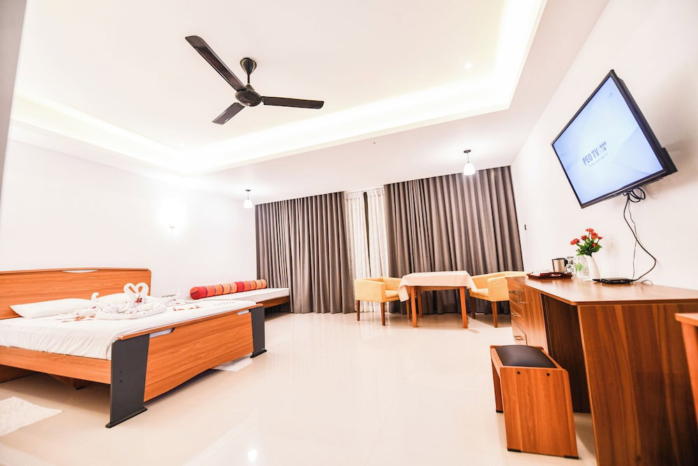 Oasis Riverside Hotel