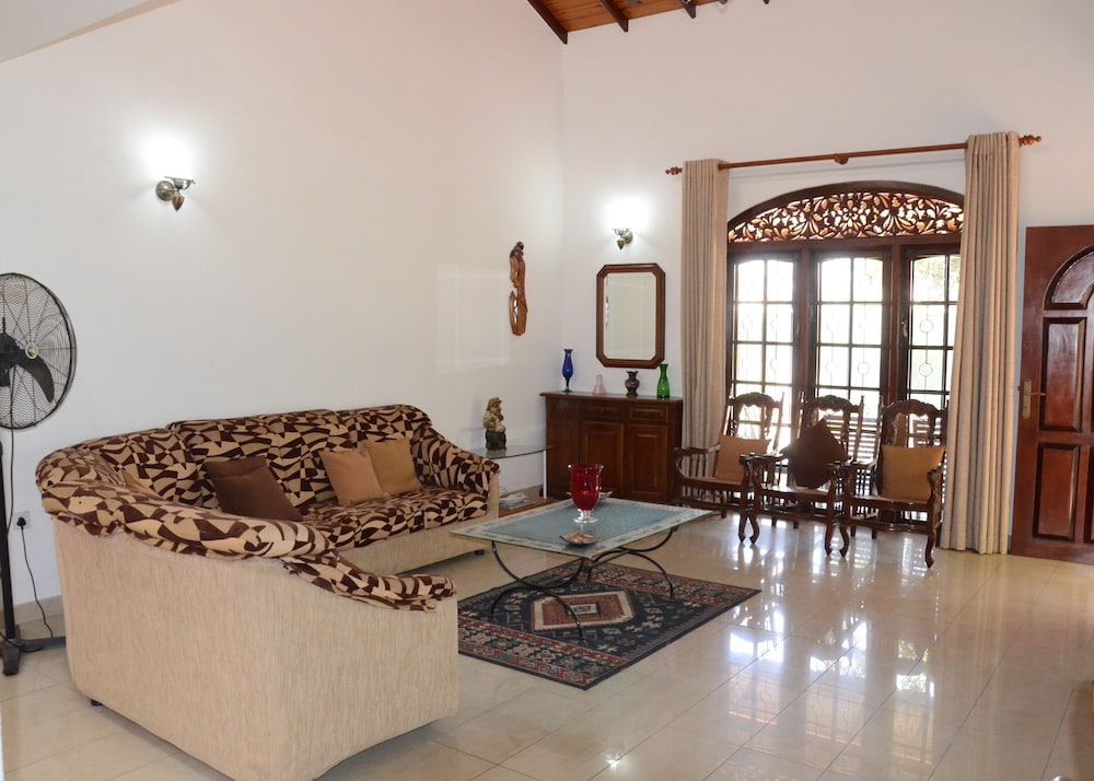 Hotel Gondolas Holiday Lanka