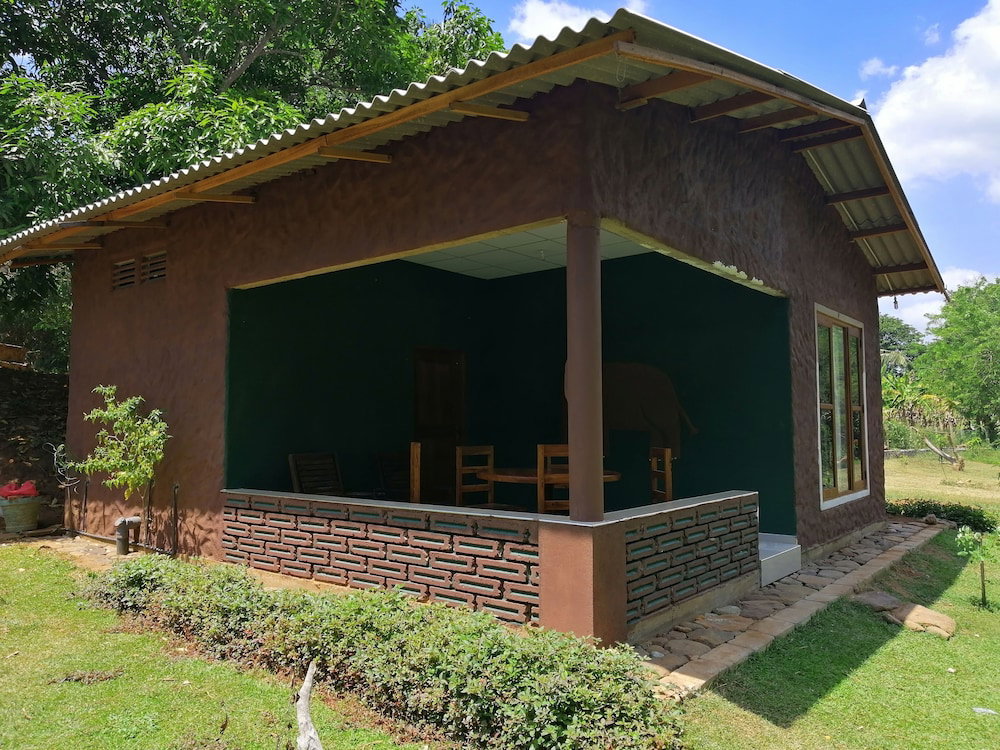 Hotel Silent Bungalow River Side