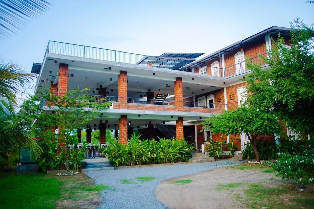 Hotel Sky 14 Safari Resort