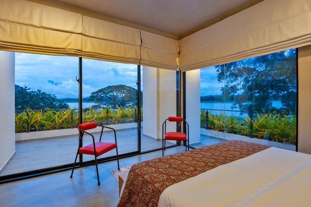 Lakeside Retreat Eco Luxury Villa