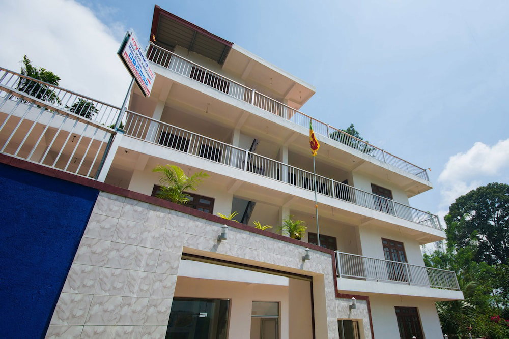 Hotel Roylanka Inn
