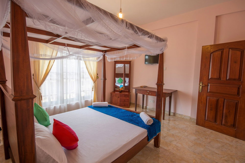 Roylanka Inn