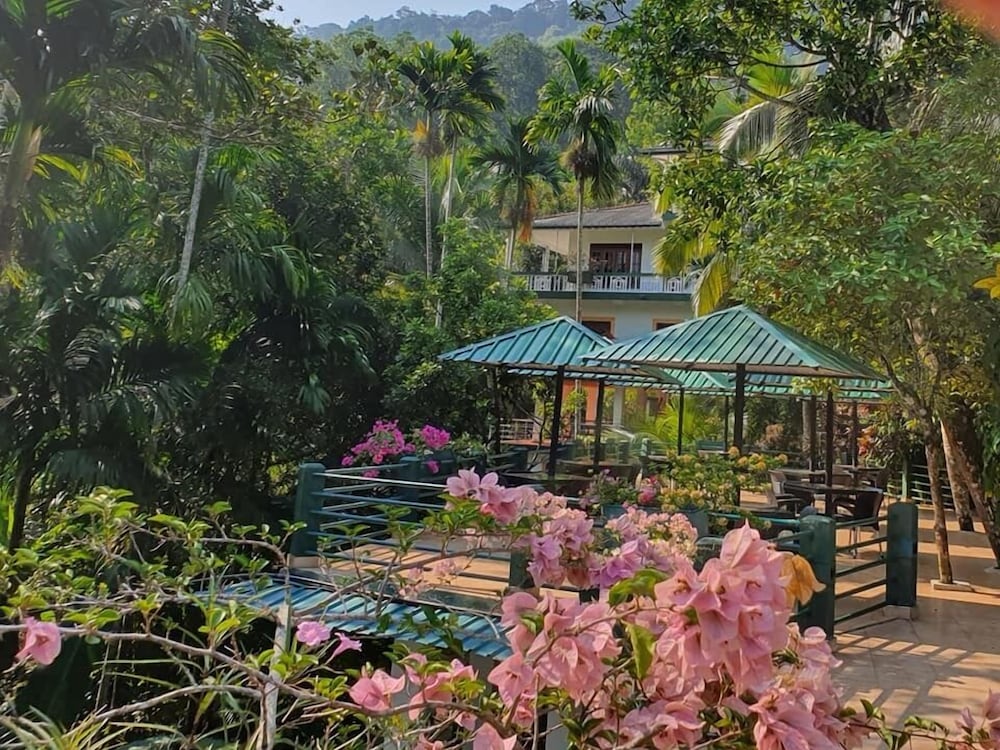 Hotel Sinharaja Park Hotel