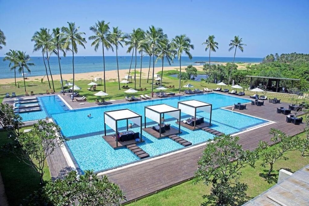 Hotel Suriya Luxury Resort & Spa