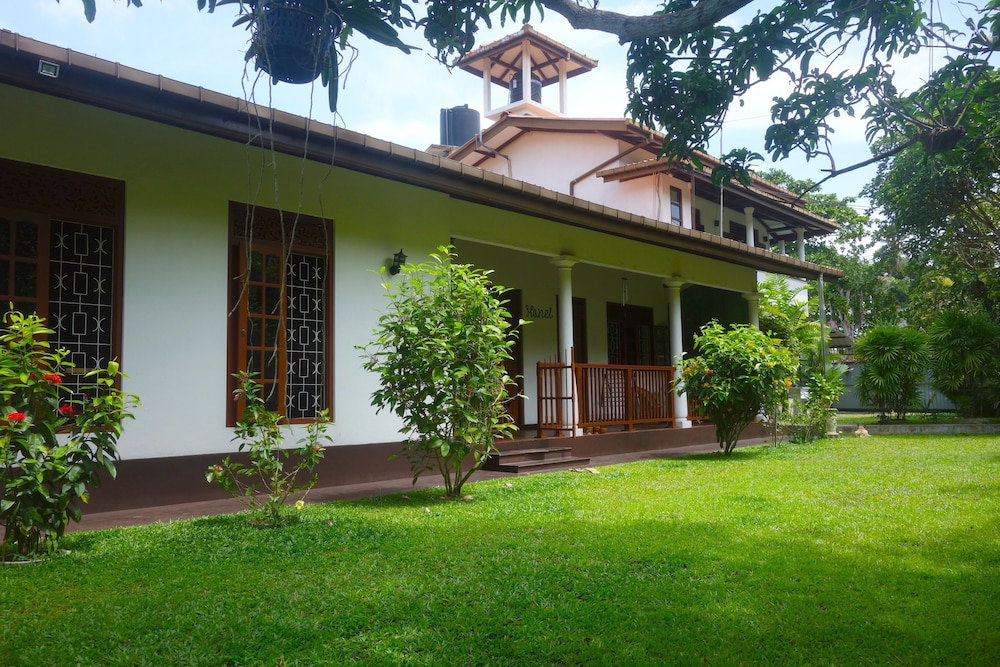 Hotel Manel Guesthouse