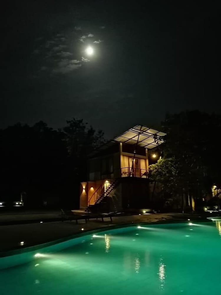 Hotel Breezy Lake Eco Friendly Cabanas Yala